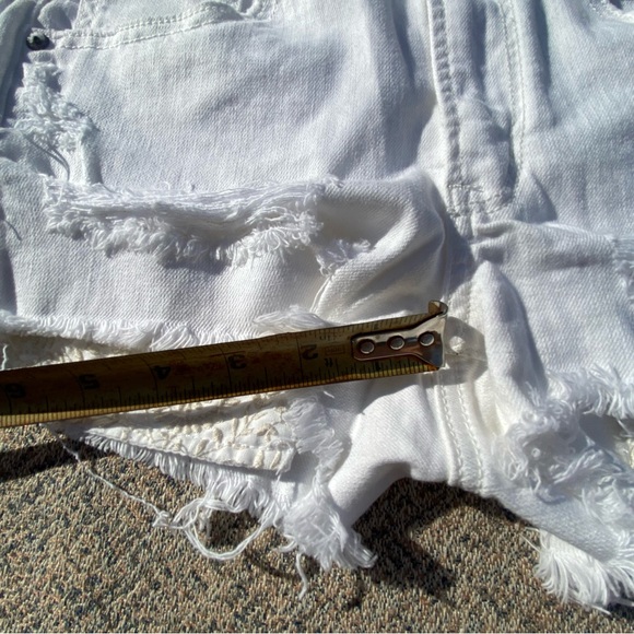 American Eagle Hi Rise Shortie Shorts Denim White Ripped Casual size 6 28 - Picture 4 of 11